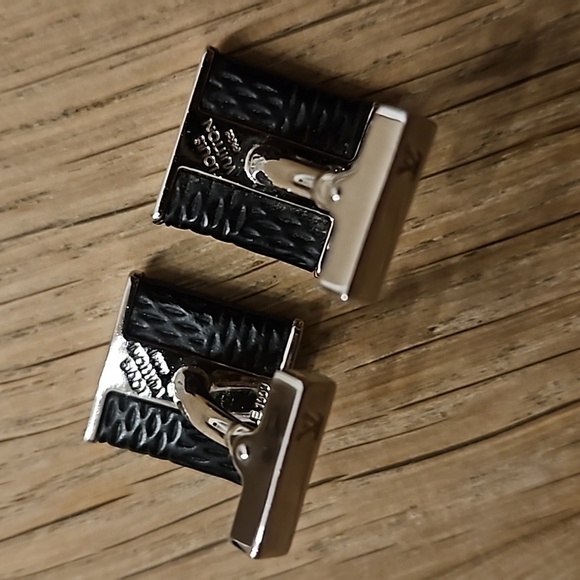 Louis Vuitton Damier Infini Cufflinks with Matching Leather Case - Picture 4 of 11